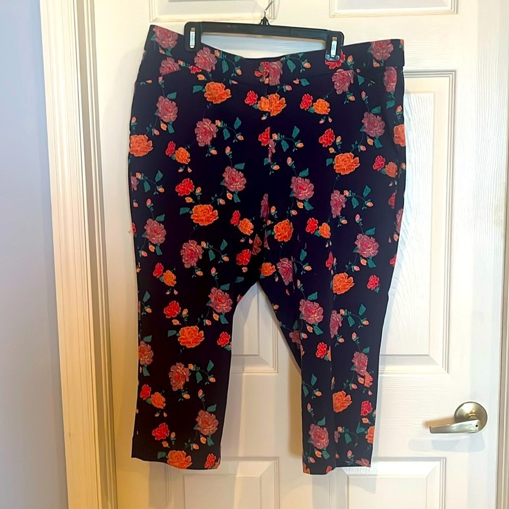 # Flower print ankle pants – Chicos size 4 (XXL)
